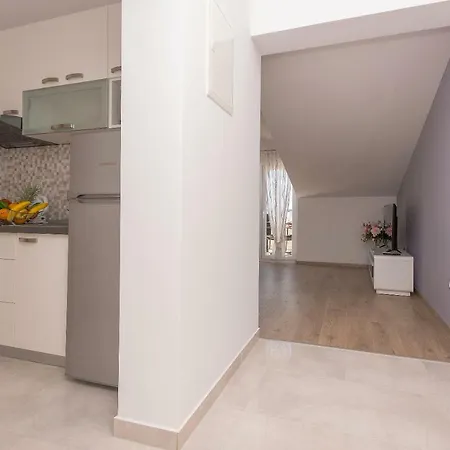 Vujcic * 마카르스카