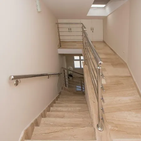 Vujcic * 마카르스카