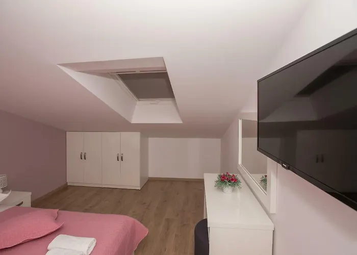 Vujcic Apartment Makarska